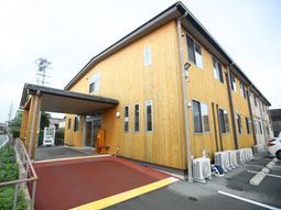 木目調の建物の外観