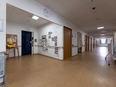 清潔な廊下と掲示物