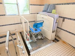 浴室用の機器付き