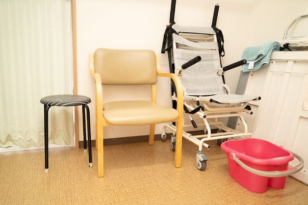 介護用椅子と器具