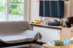 明るい居室の一角