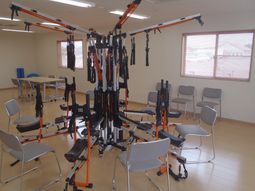 機能訓練器具と広い部屋