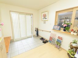 エントランスの明るい空間