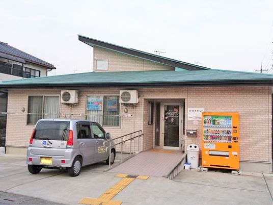 明るく落ち着いた外観