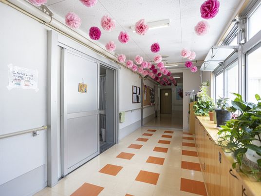 飾り付けが施された廊下