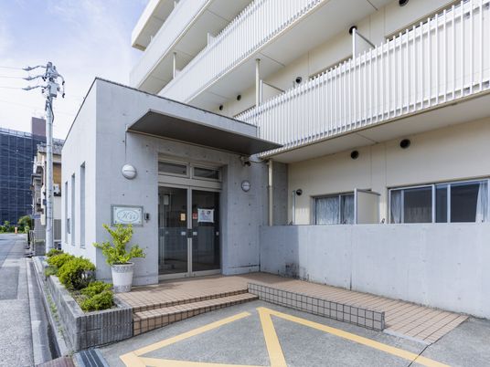 近代的な建物の外観