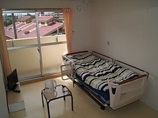明るい居室の一角