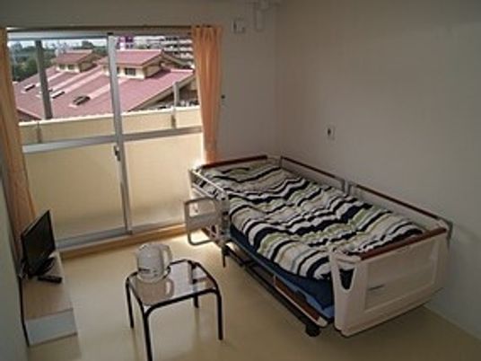 明るい居室の一角