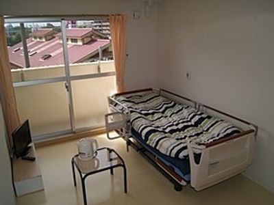 明るい居室の一角