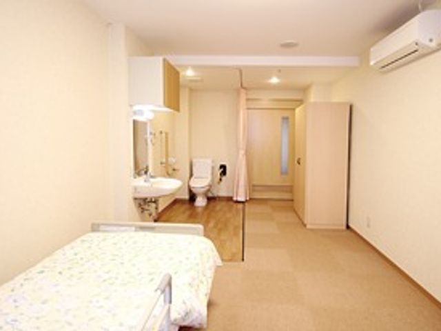 開放的な居室 居室 広々とした明るい居室です。お部屋での時間を快適に過ごせます。