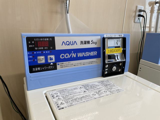 コインランドリーの洗濯機 コインランドリー 清潔な洗濯機が設置されたコインランドリーです。お洗濯に必要な設備が整っており、安心です。