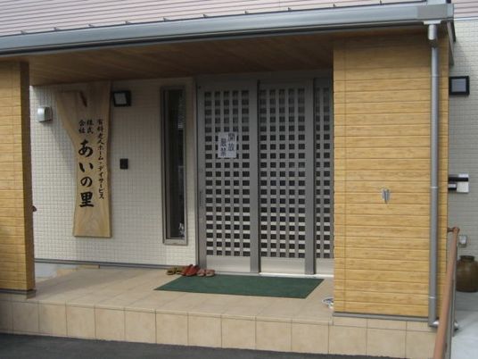 木目調の玄関  