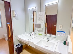 明るい洗面台  