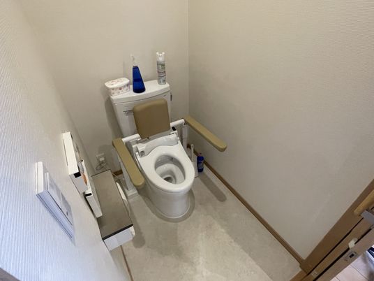 手すり付きトイレ