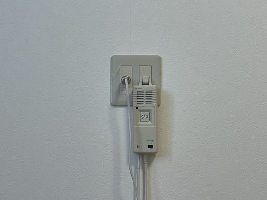 緊急通報装置付き壁