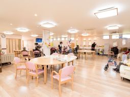 共有スペースの活気ある様子