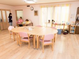 明るい食堂の一角