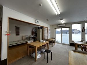 光が差し込む室内