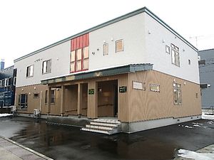 施設の落ち着いた外観