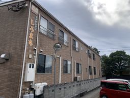落ち着いた建物の外観