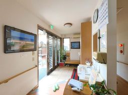 明るい建物の入口