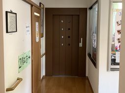 静かな廊下の風景