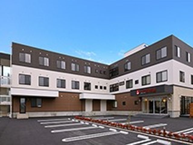 新築っぽい施設の外観 外観 清潔感のあふれる新しい施設の入口は、ご利用者様のアクセスがしやすい設計になっています。
