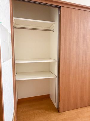 収納棚付きのクローゼット