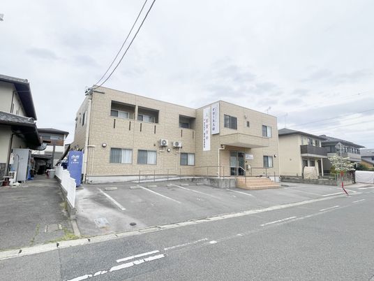 落ち着いた建物外観
