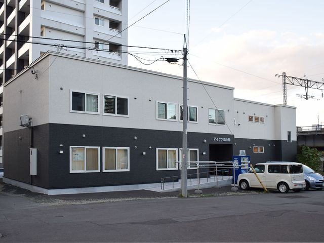 二階建ての外観 外観 車椅子対応のスロープが備えられており、バリアフリーに配慮した設計です。