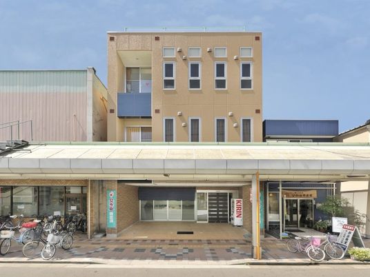 建物正面の外観  