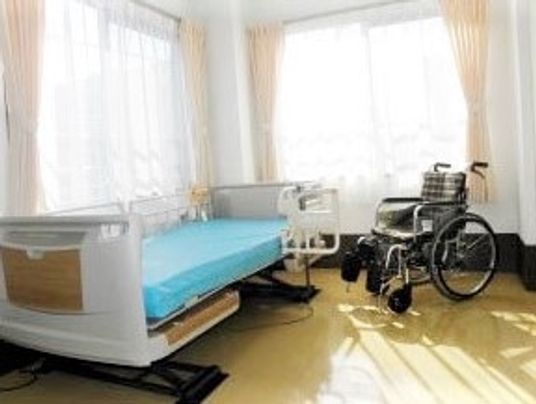 明るい個室の居室