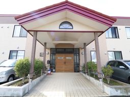 エントランス正面の外観