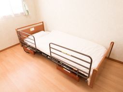 清潔な居室のベッド