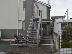 階段のある建物