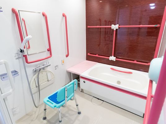 バリアフリーの浴室設備