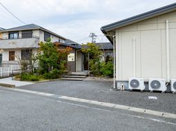 静かな住宅地の外観