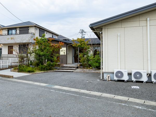 静かな住宅地の外観