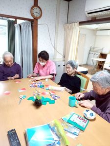作業を楽しむ人々