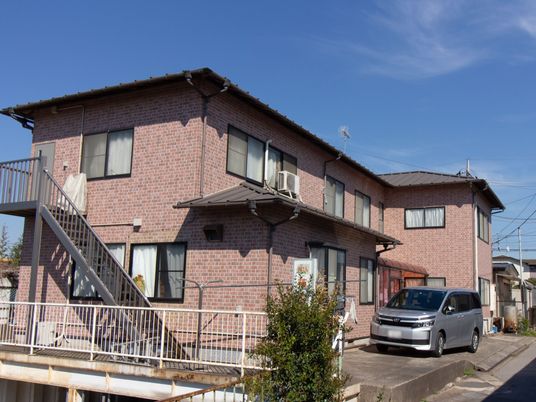 レンガ造りの建物外観