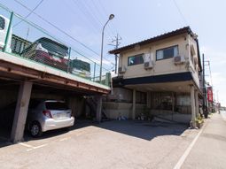 平屋建ての建物外観