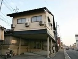 街並みに溶け込む建物外観