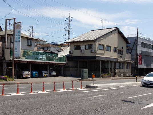 街並みに溶け込む建物外観