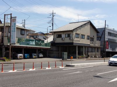 街並みに溶け込む建物外観