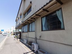明るい窓の外観