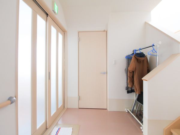 明るい廊下の角部分