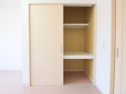 シンプルなクローゼット