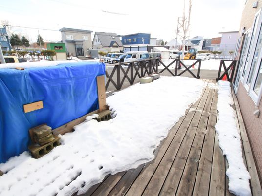 雪のあるテラスの風景