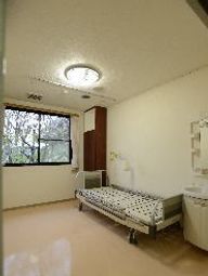明るい居室の一角