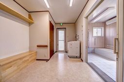 清潔な浴室と廊下